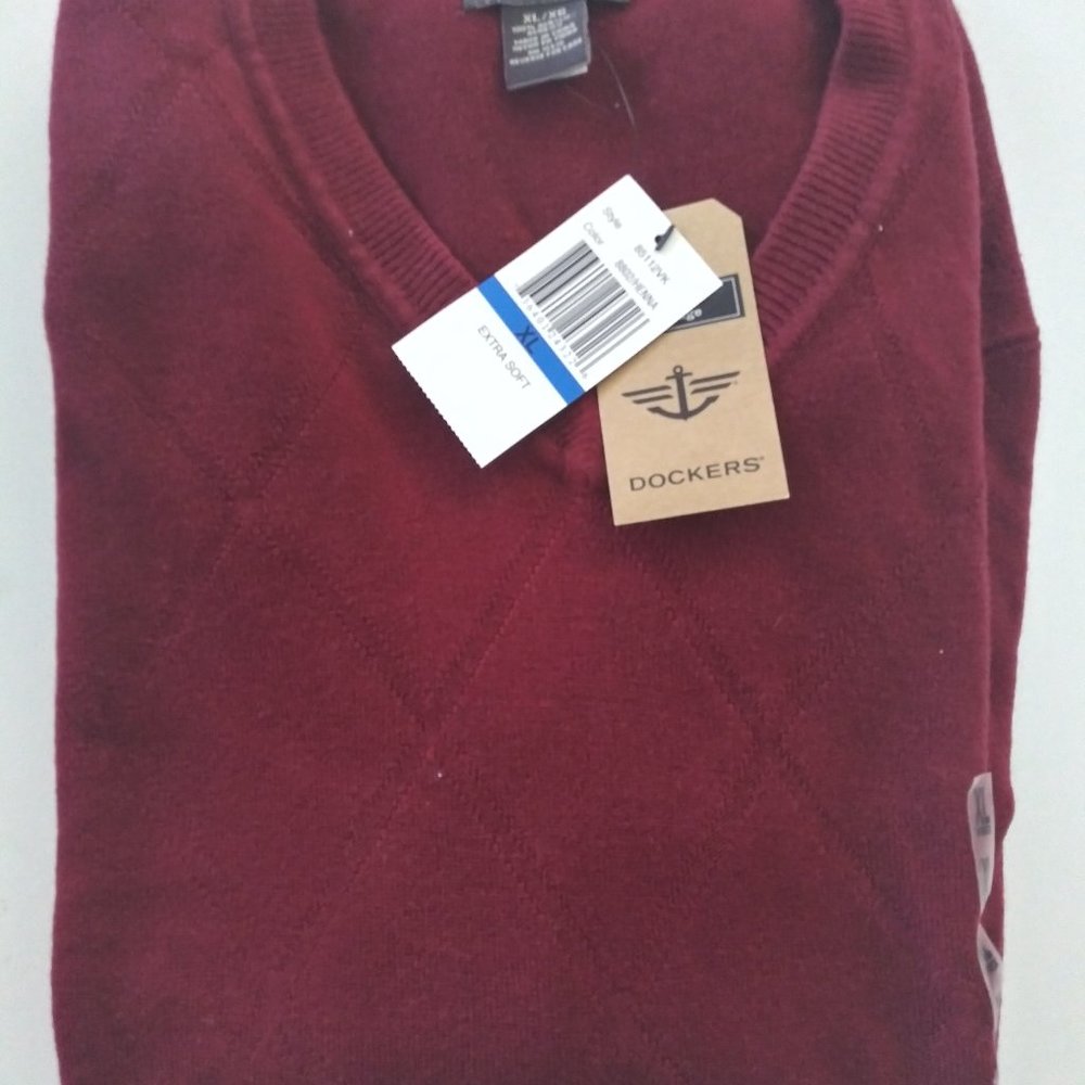 Dockers XL V neck burgundy sweater